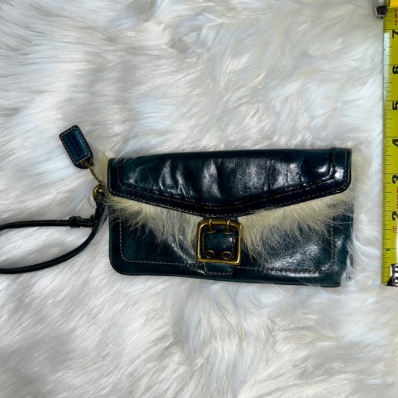 π₯π₯π₯RARE C O A C H wristlet- Blue Leather-white hair - Great Condition!!π₯π₯π₯ - Picture 2 of 12